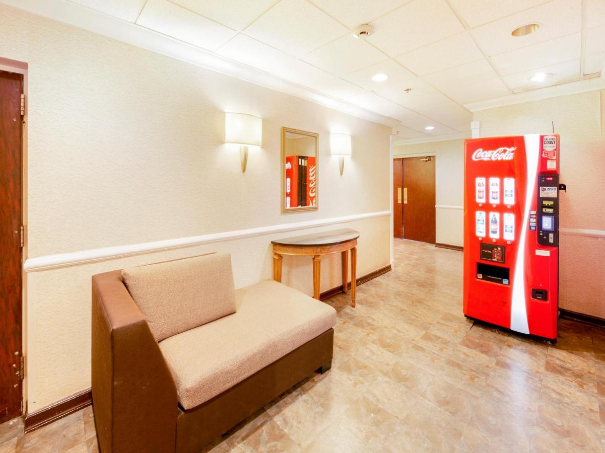 Oyo Hotel East Hanover Nj-10 Exterior photo