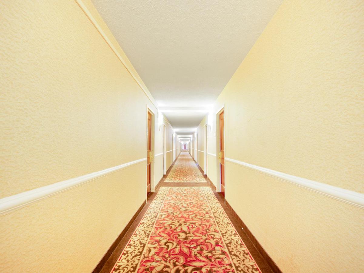 Oyo Hotel East Hanover Nj-10 Exterior photo