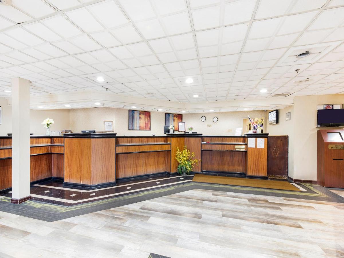 Oyo Hotel East Hanover Nj-10 Exterior photo