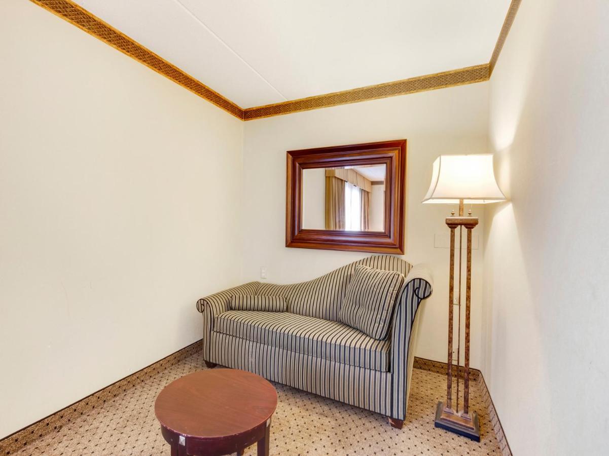 Oyo Hotel East Hanover Nj-10 Exterior photo