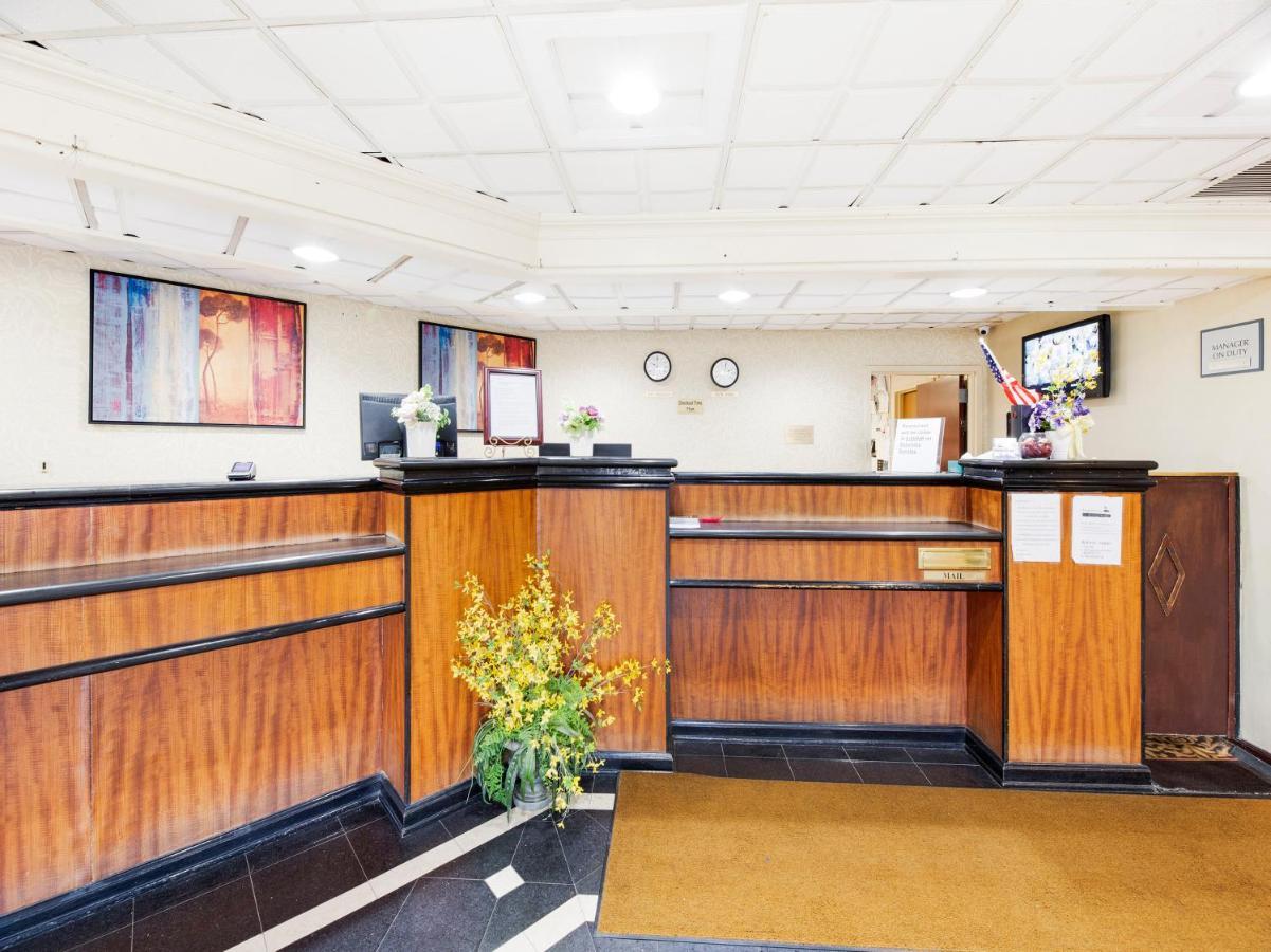 Oyo Hotel East Hanover Nj-10 Exterior photo