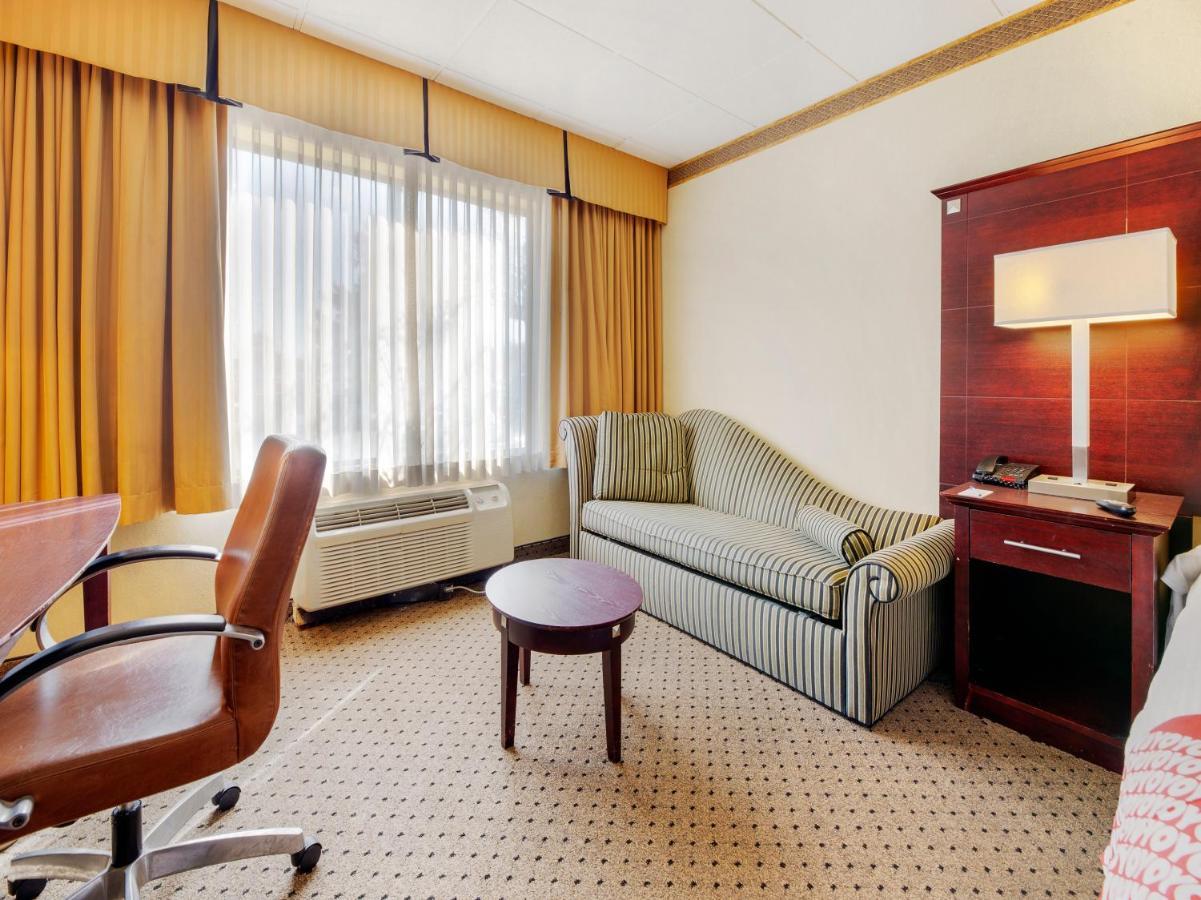 Oyo Hotel East Hanover Nj-10 Exterior photo